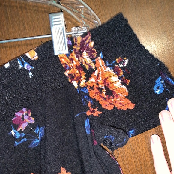 Black Floral Wide Leg Romper - Picture 5 of 9